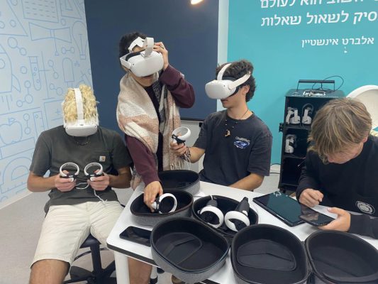 לומדים כימיה עם VR בשיתוף שיבא